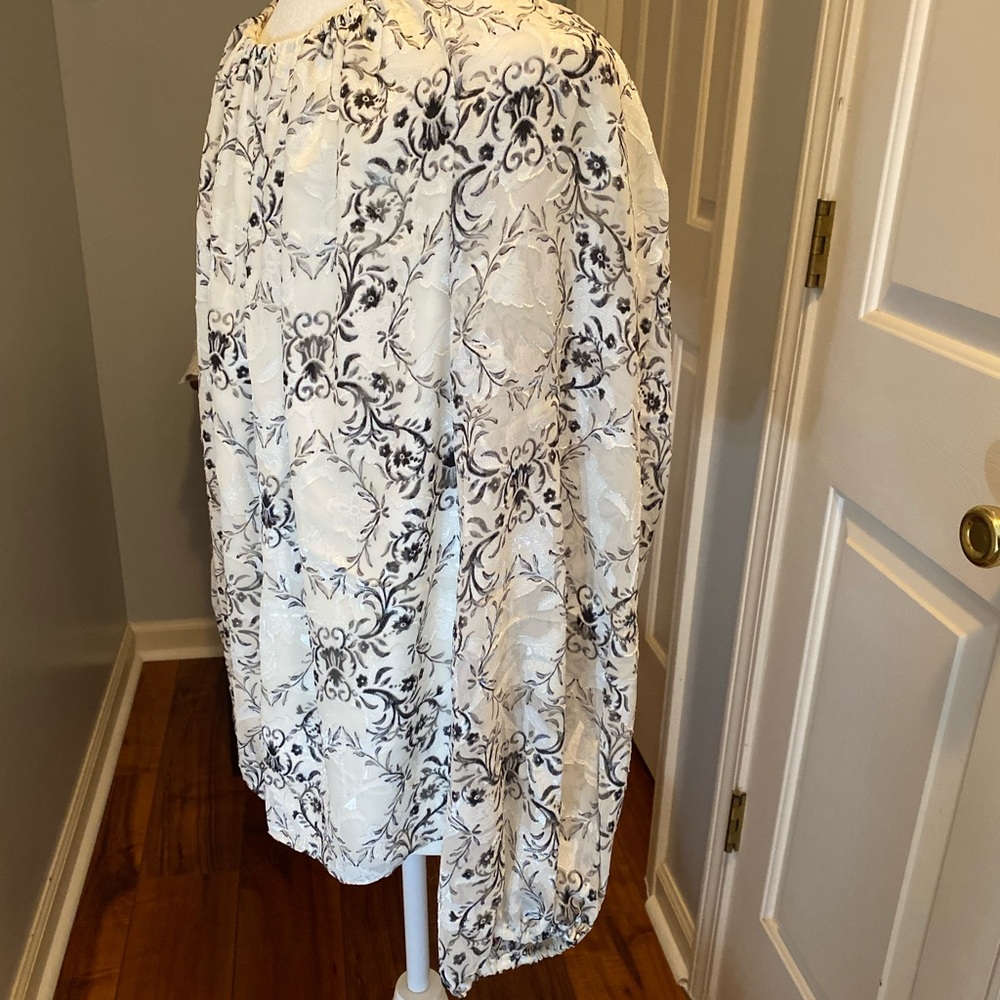 White House Black Market Elegant Black and White Patterned Blouse - Picture 9 of 13